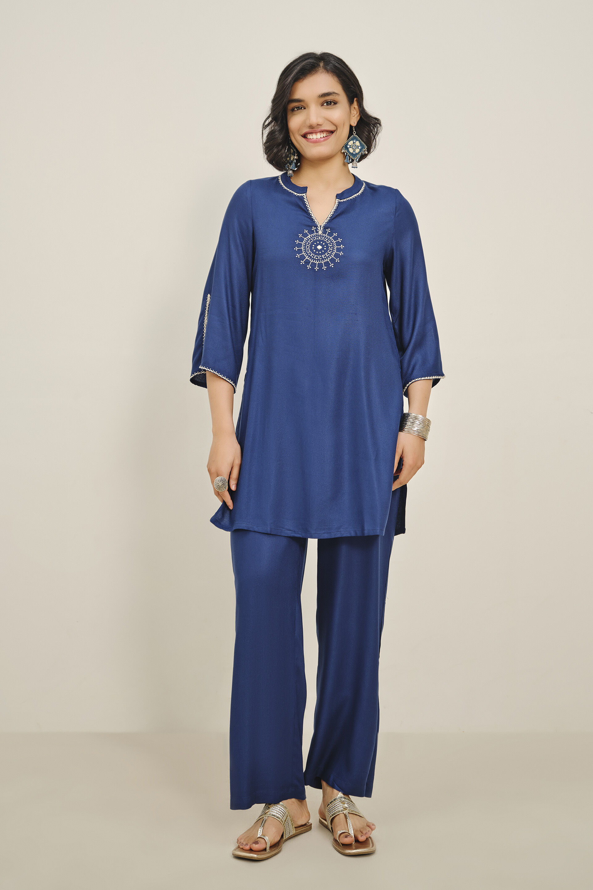 Indigo Saaz Embroidered Kurta Set, Indigo, image 2